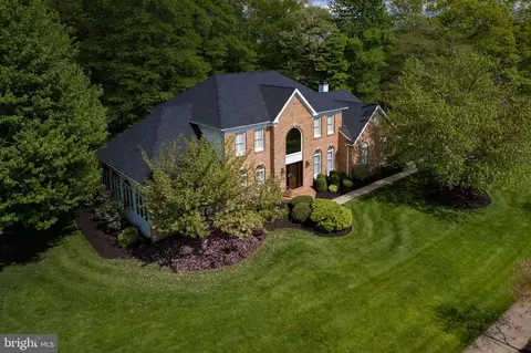 17 Pickering Dr, Robbinsville, NJ 08691