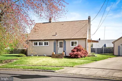 7 Grenville Ct, Hamilton, NJ 08690