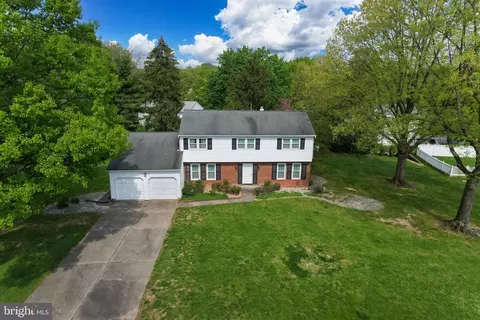 8 Wild Cherry La, Ewing, NJ 08628
