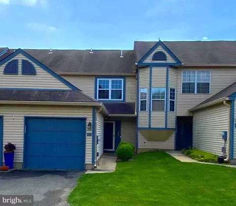 18 Goldenrod Ct, Hamilton, NJ 08690