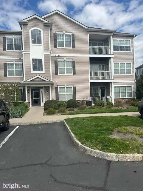 137 Timberlake Dr, Ewing, NJ 08618