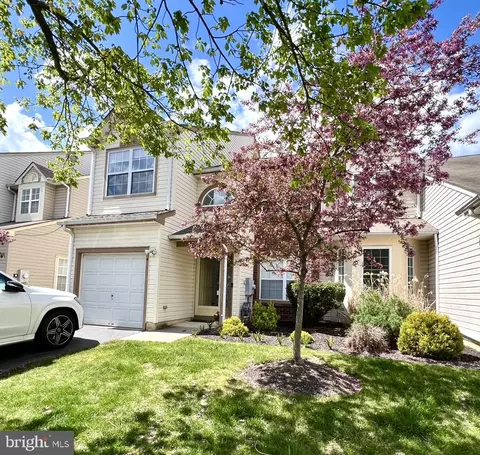 4 Dunston Ln, Robbinsville, NJ 08691