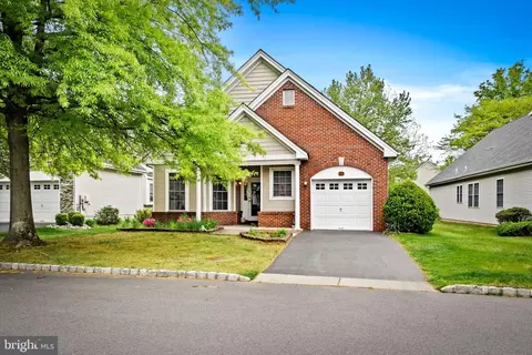 29 Hummingbird Dr, Hamilton, NJ 08690