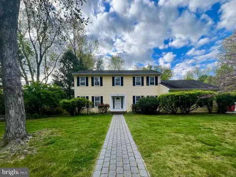 6 Sutton La, Princeton Junction, NJ 08550