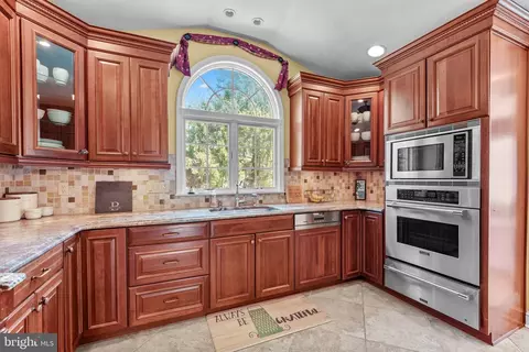 Kitchen - 30 Hilltop Rd, Ewing, NJ 08628 photo 4 of 6