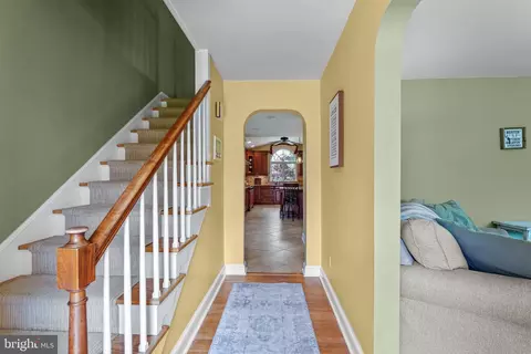 Entry Way - 30 Hilltop Rd, Ewing, NJ 08628 photo 2 of 5