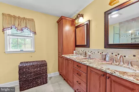 Bath - 30 Hilltop Rd, Ewing, NJ 08628 photo 1 of 3