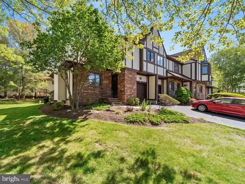 12 Cambridge Dr, Ewing, NJ 08628