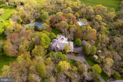 17 Applewood Dr, Hopewell, NJ 08525