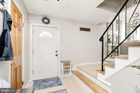 Entry Way - 11 Colleen Cir, Ewing, NJ 08638 photo 1 of 3