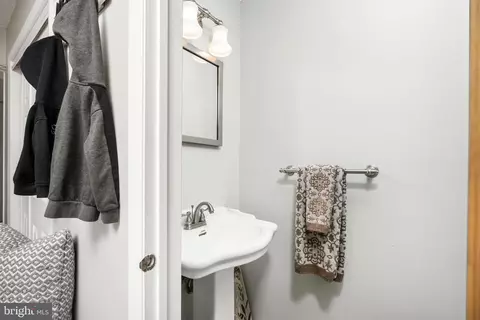 Entry Way - 11 Colleen Cir, Ewing, NJ 08638 photo 3 of 3