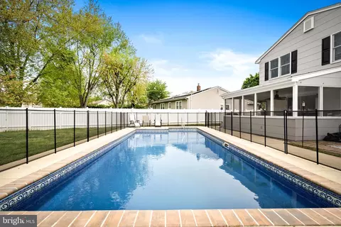 Exterior - 11 Colleen Cir, Ewing, NJ 08638 photo 6 of 9