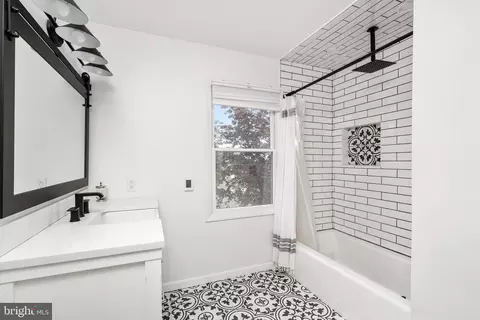 Bath - 11 Colleen Cir, Ewing, NJ 08638 photo 1 of 2