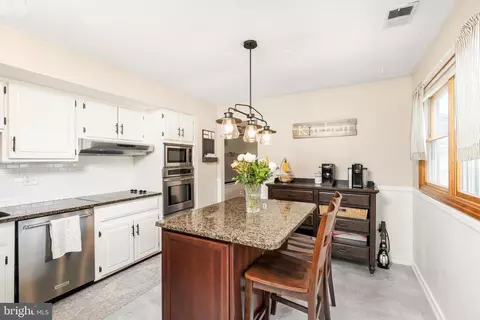 Kitchen - 11 Colleen Cir, Ewing, NJ 08638 photo 3 of 3