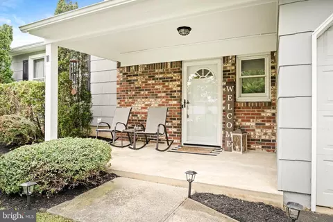 Exterior - 11 Colleen Cir, Ewing, NJ 08638 photo 2 of 9