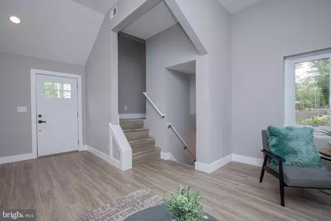 Entry Way - 1 Jacobs Creek Rd, Ewing, NJ 08628 photo 2 of 3