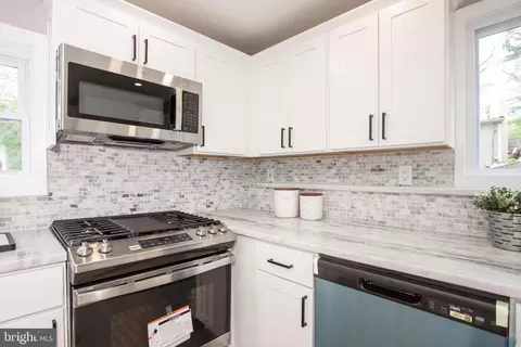 Kitchen - 1 Jacobs Creek Rd, Ewing, NJ 08628 photo 5 of 8