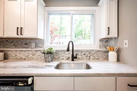 Kitchen - 1 Jacobs Creek Rd, Ewing, NJ 08628 photo 4 of 8