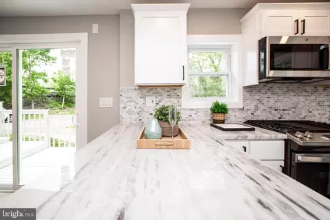 Kitchen - 1 Jacobs Creek Rd, Ewing, NJ 08628 photo 6 of 8