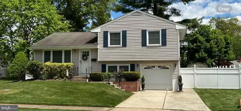20 Fleetwood Dr, Hamilton, NJ 08690