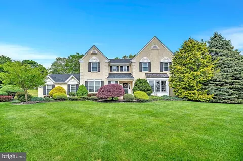 39 Hamton Ct E, Robbinsville, NJ 08691