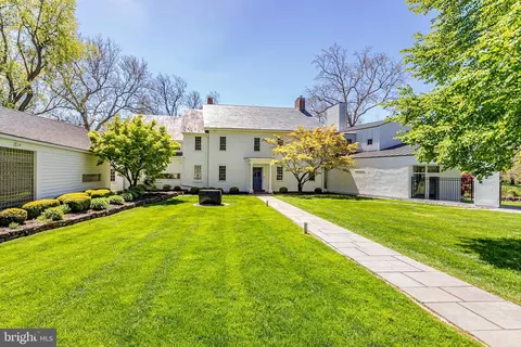 48 Elm Ridge Rd, Pennington, NJ 08534