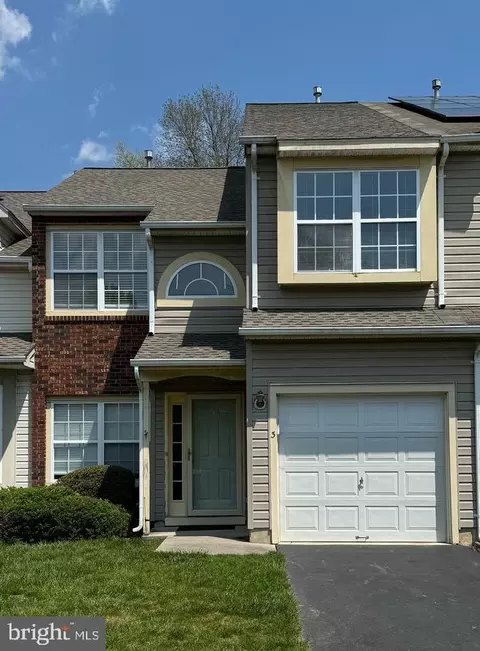 3 Eastbridge Dr, Robbinsville, NJ 08691