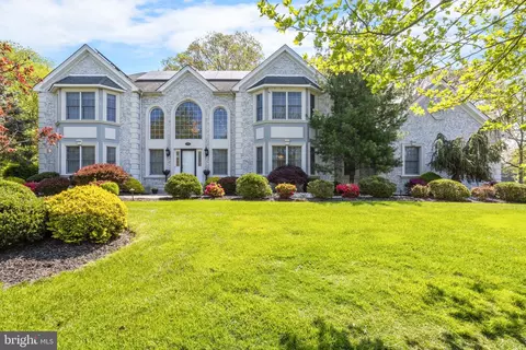 18 Wynwood Dr, Princeton Junction, NJ 08550