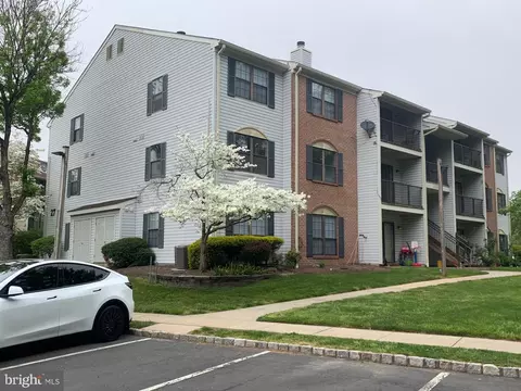 18 Rickard Ct, Lawrence Township, NJ 08648