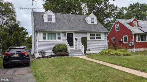 28 Steinway Ave, Trenton, NJ 08618