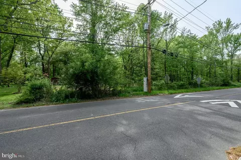 11 Bunker Hill Rd, Trenton, NJ 08648