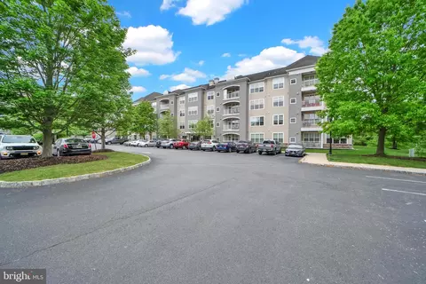 145 Masterson Ct, Ewing, NJ 08618