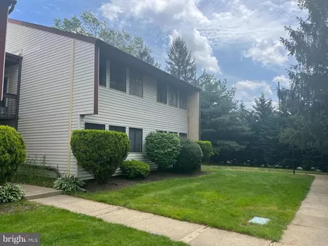 1 E Avon Dr, Hightstown, NJ 08520