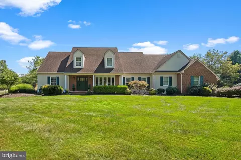 10 Huntington Dr, Princeton Junction, NJ 08550