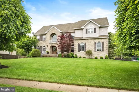 41 Sara Dr, Robbinsville, NJ 08691