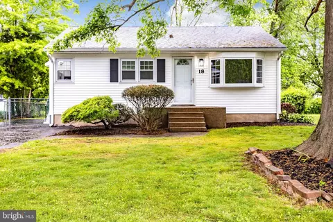 18 Renee Ct, Lawrence Township, NJ 08648