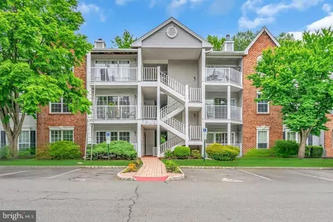 6 Lehavre Ct, Hamilton, NJ 08619