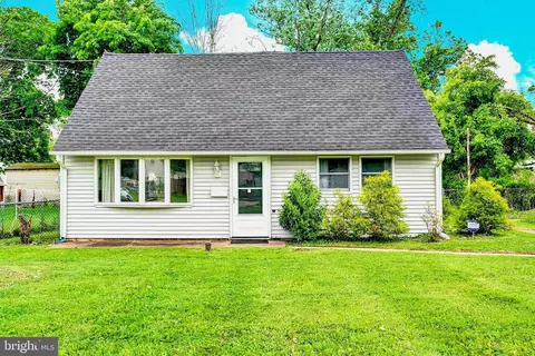 103 Glen Mawr Dr, Ewing, NJ 08618