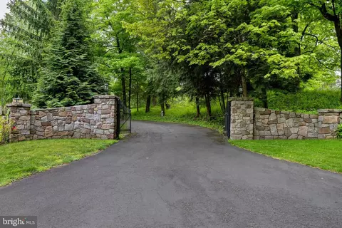 47 Pleasant Valley Harbourton Rd, Titusville, NJ 08560