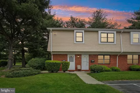 816 Silver Ct, Hamilton, NJ 08690