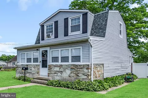 1630 7th St, Ewing, NJ 08638