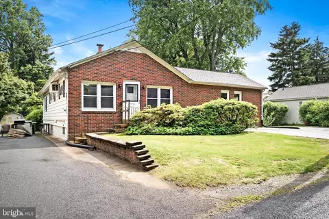 233 Tettemer Ave, Hamilton, NJ 08610