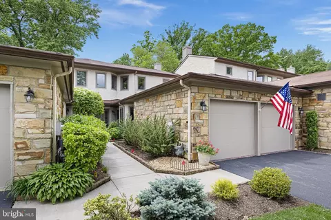 34 Woodmont Dr, Lawrenceville, NJ 08648