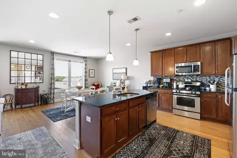 1 N Commerce Sq #311, Robbinsville, NJ 08691