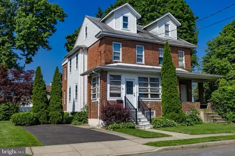 21 Vermont St, Lawrence, NJ 08648