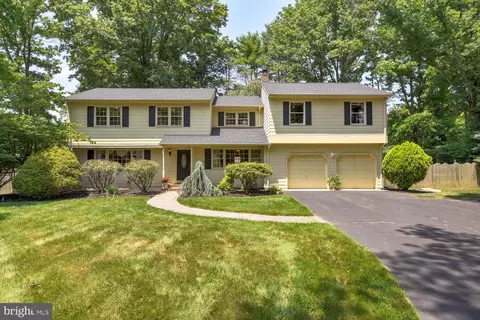 12 Yorktowne Ct, Princeton Junction, NJ 08550