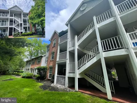 17 Chambord Ct, Hamilton, NJ 08619