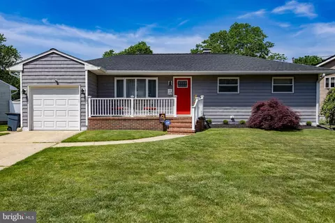17 Shell Turn, Hamilton, NJ 08690