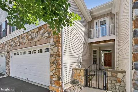 30 Sutton Ct, Pennington, NJ 08534