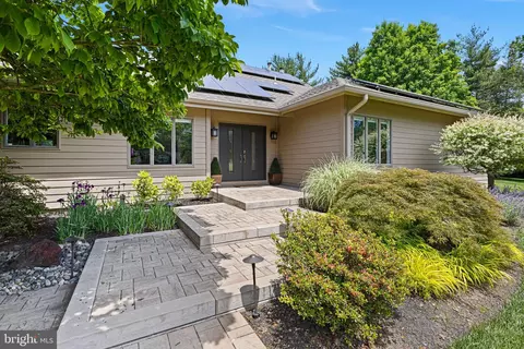 4 Hemlock Ct, Princeton, NJ 08540